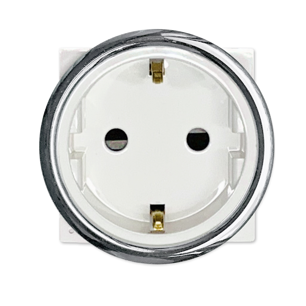 Schuko Steckdoseneinsatz (Typ F). Weiß mit Zierring verchromt.