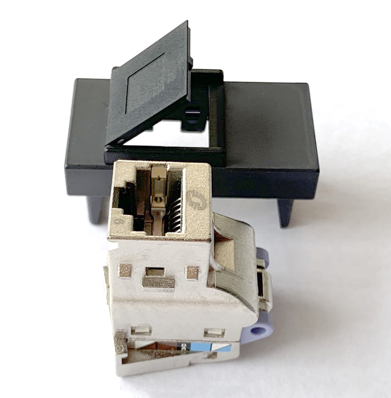 RJ45 Netzwerkkabel-Anschluss. CAT6. Schwarz.