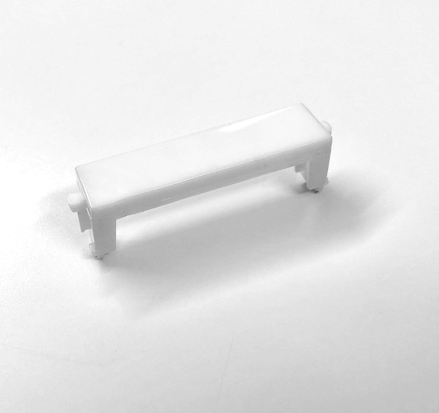 Invisible gap filler within mounting frame width 1/4 module