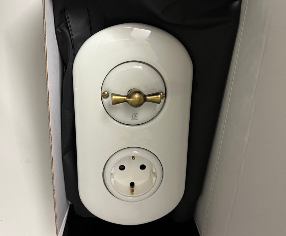 Muster  -  Porzellan-Dreh-Schalter Butterfly Gambarelli  - Leihgabe Musterbox zur Ansicht