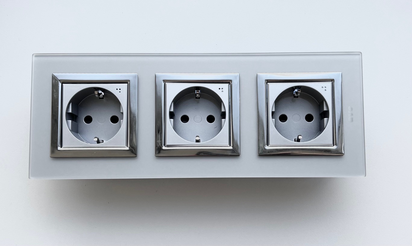 Silbergraue Steckdose VERA gereistes Glas 3-fach AVE